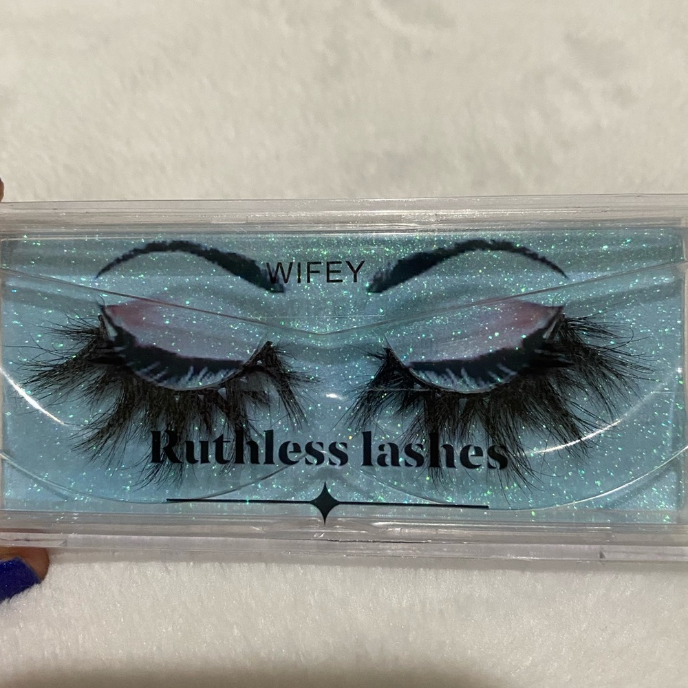 Dramatic new 3d mink lashes